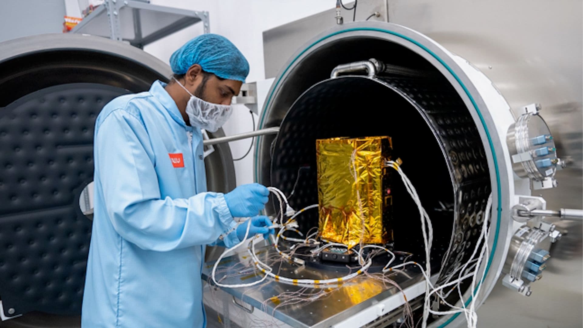 UAE unveils lander for bold 7-asteroid mission set to launch in 2028 (photos)
