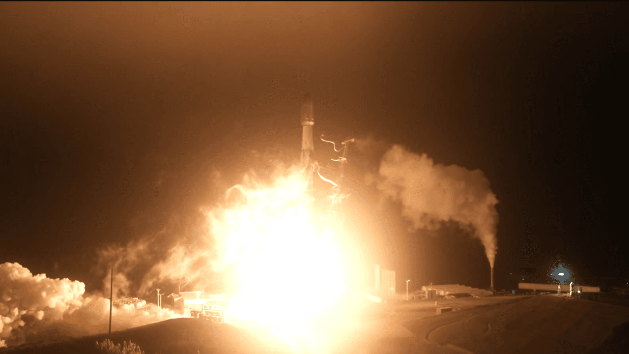 SpaceX wraps Starlink double header day with the launch of 24 Starlink satellites from California