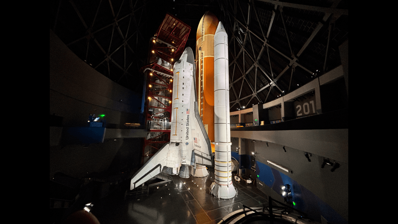 I got a sneak peek at space shuttle Endeavour's new home in California, and it's breathtaking (photos)