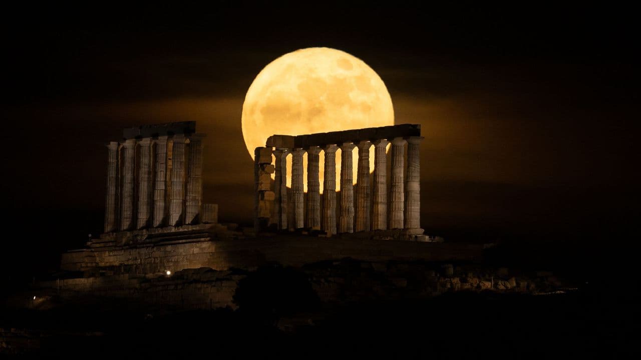 May's Blue Moon wows stargazers worldwide — see these stunning photos of the smallest full moon of 2026