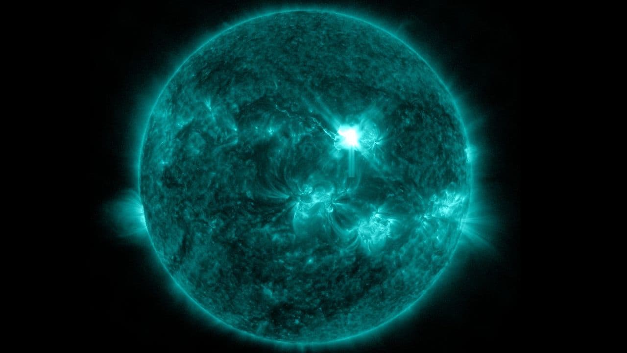 Powerful X-class solar flare triggers radio blackouts across North America