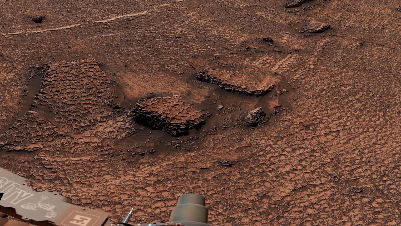 Curiosity rover spots mysterious honeycombs on Mars | Space photo of the day for Aug. 5, 2026