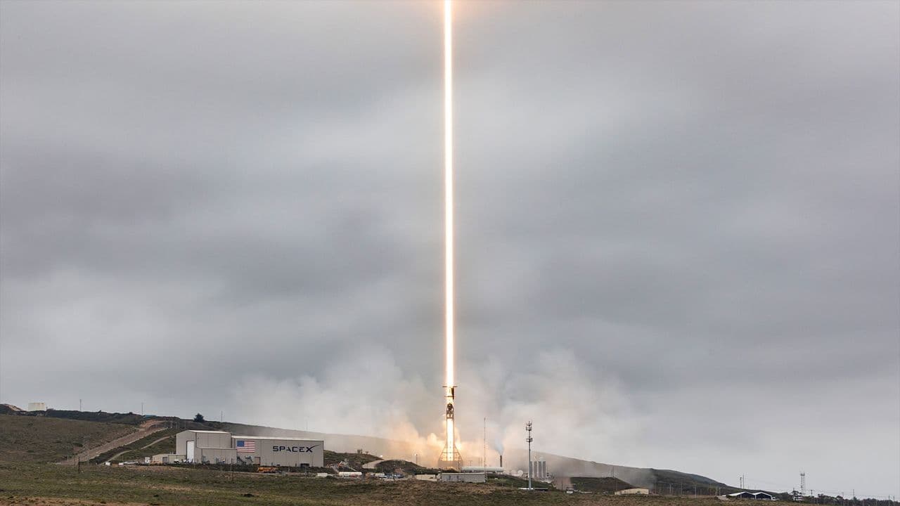 SpaceX Falcon 9 rocket launches 24 Starlink satellites into low Earth orbit from California