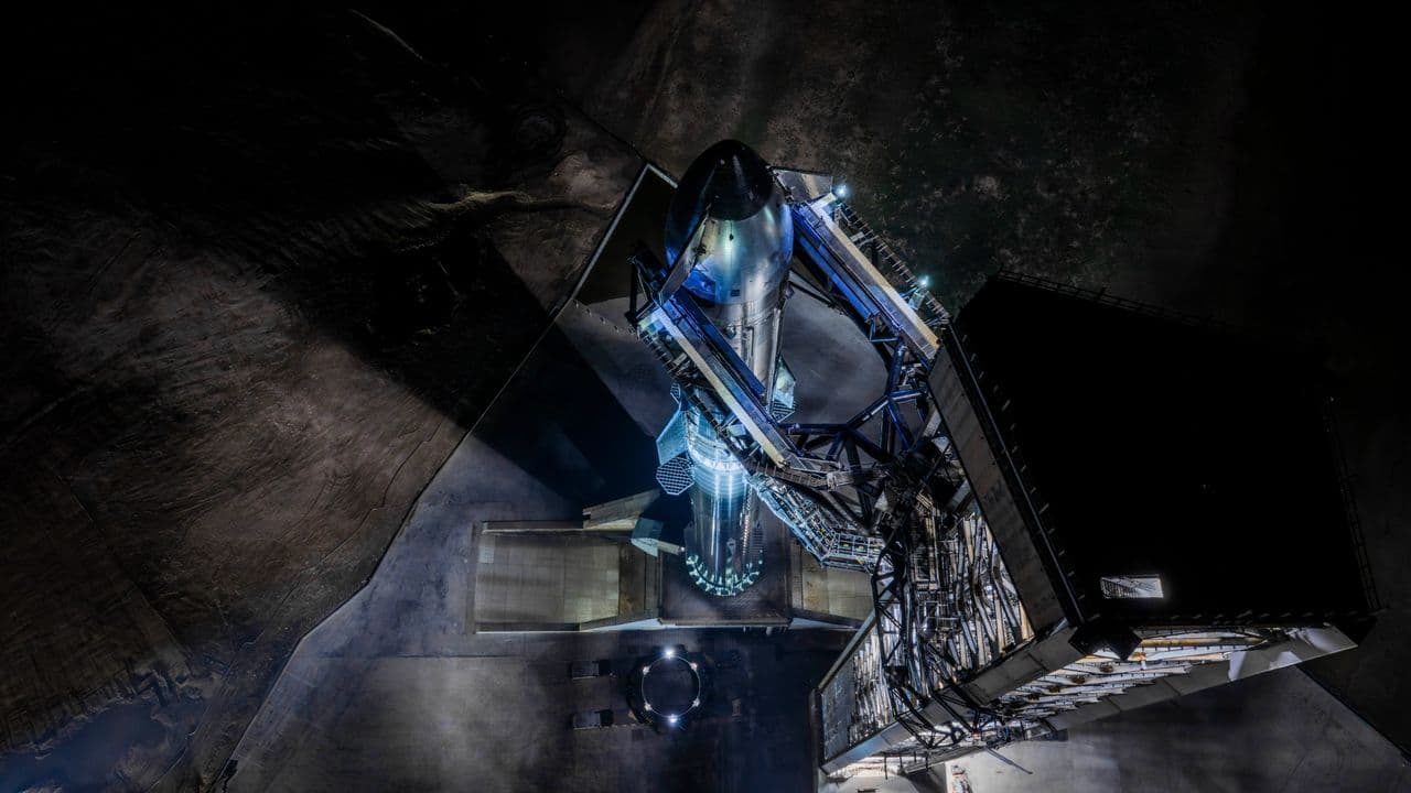SpaceX stacks massive Starship rocket ahead of today's Flight 13 test launch (video)