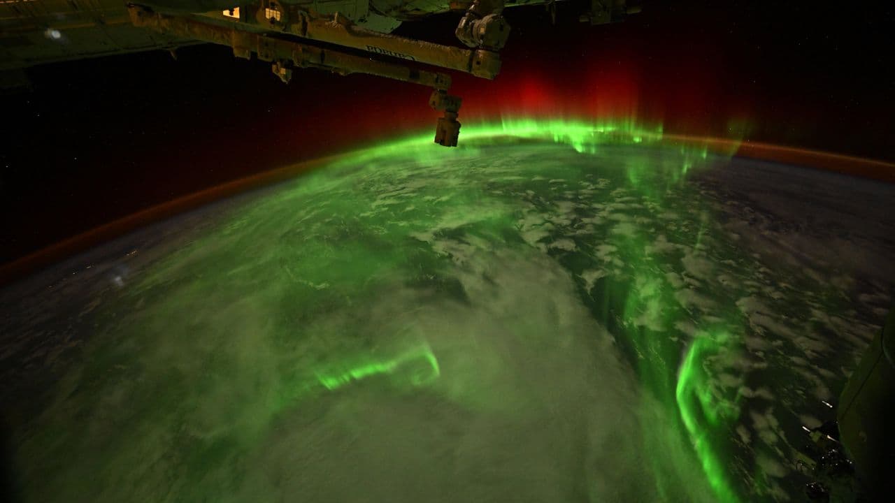 Astronaut captures snake-like auroras from a SpaceX Dragon | Space photo of the day for June 9, 2026