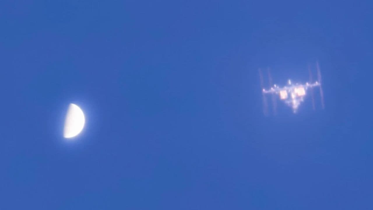ISS meets Venus in incredible daylight photo | Space photo of the day for July 28, 2026