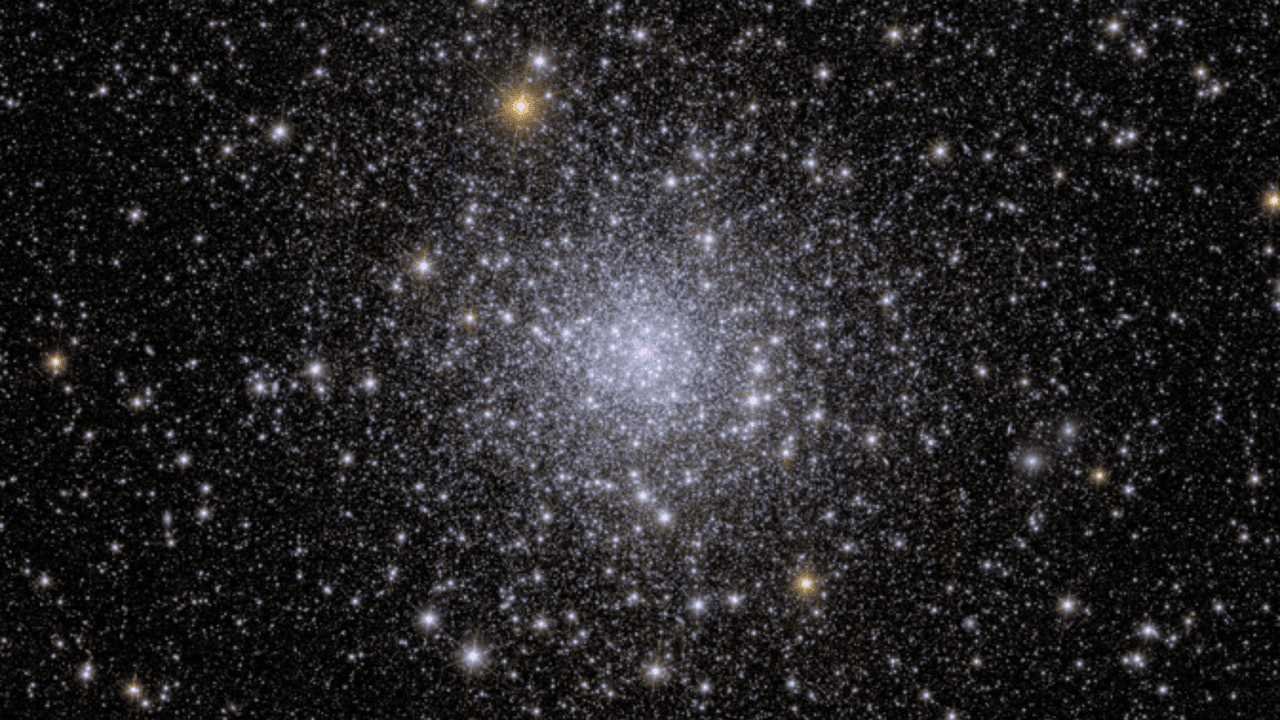 Glittering star cluster image reveals missing patch of stars: 'We were not looking for the gap, but we found it'