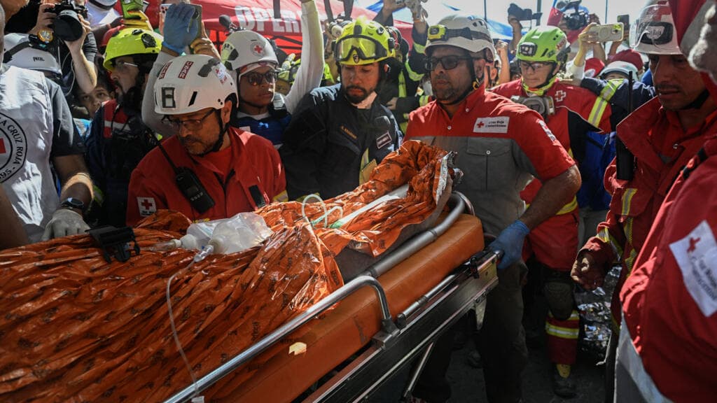 Security guard rescued from building basement eight days after Venezuela earthquakes