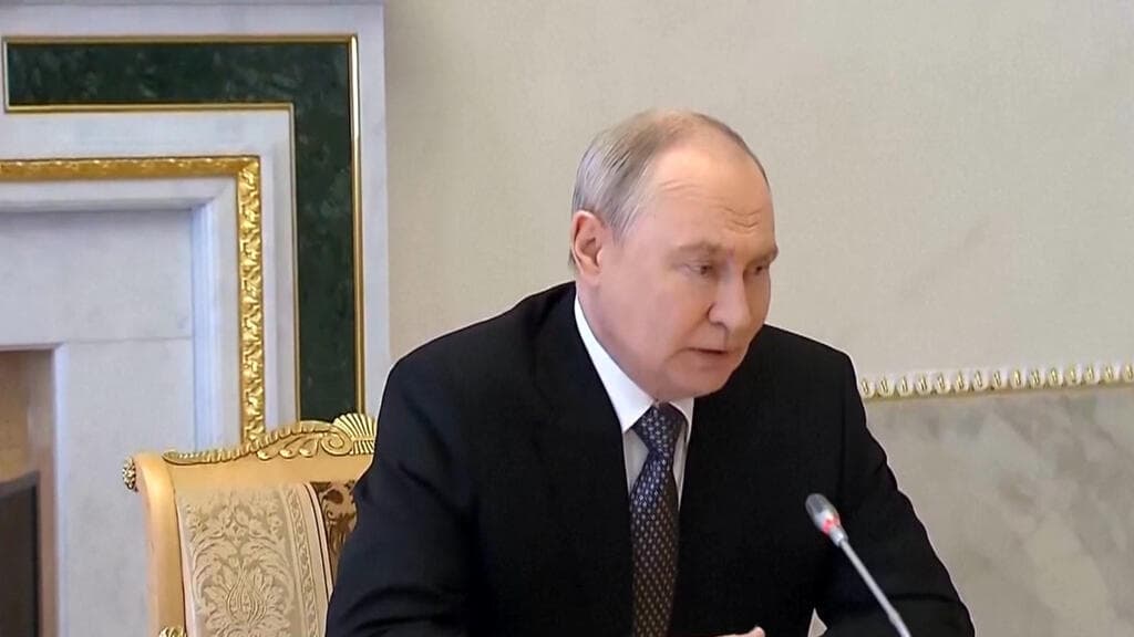 Kremlin says 'ready' to resume 3-way talks with US and Ukraine mid-November