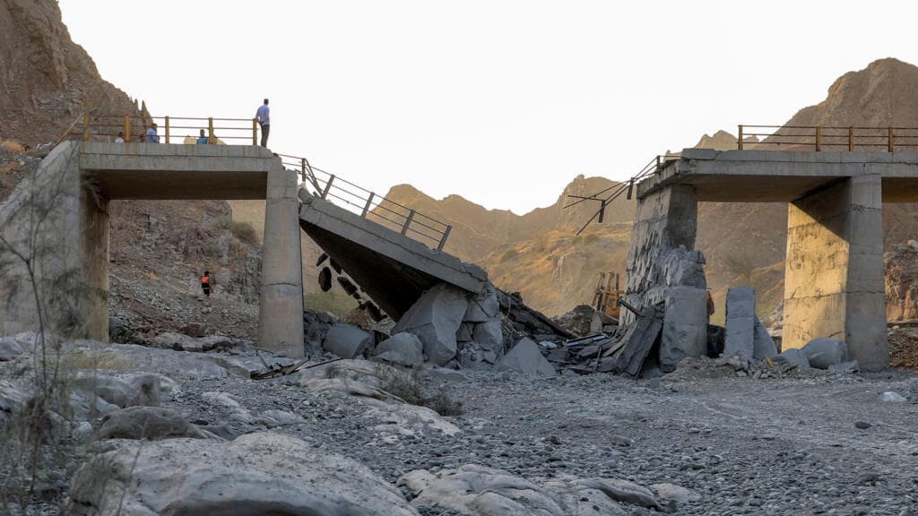 Middle East war stuck in 'cycle of enhanced risk' as US and Iran exchange strikes