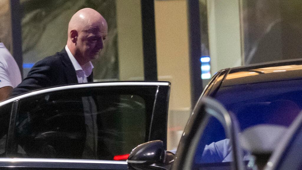 FIFA backs Infantino but apologises over World Cup investment plan