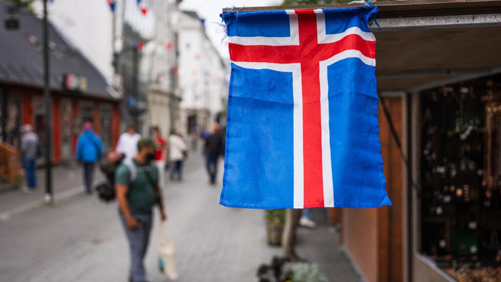 Iceland to vote on resuming EU talks in close referendum