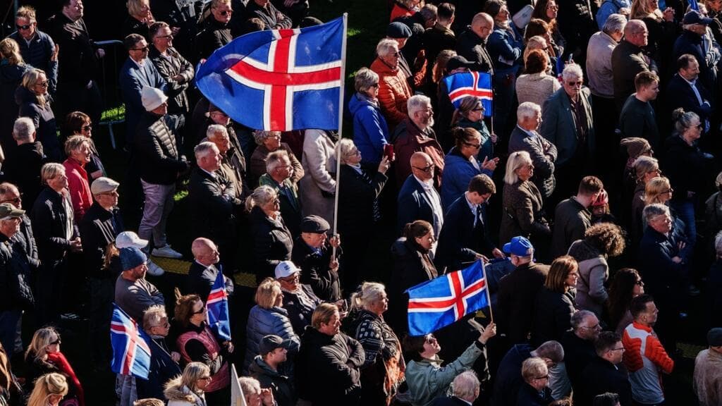 Icelanders vote in referendum on whether to resume EU membership talks