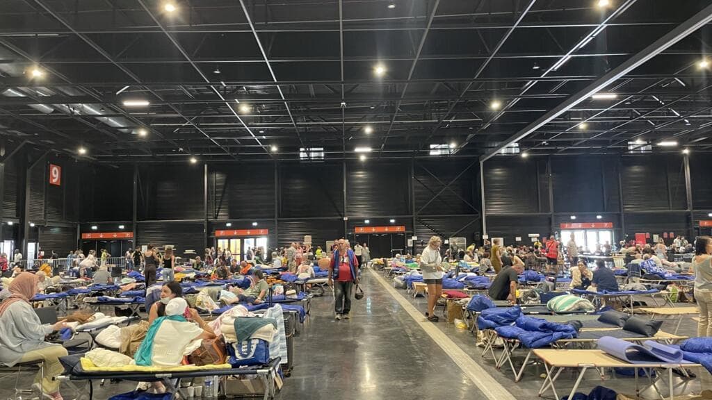 Wildfires in France: Volunteers put smiles back on evacuees' faces in Bordeaux