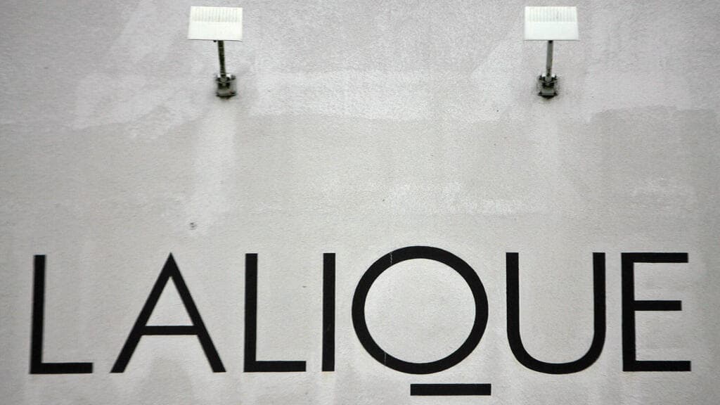 Thieves steal around €4 million in jewellery from French museum