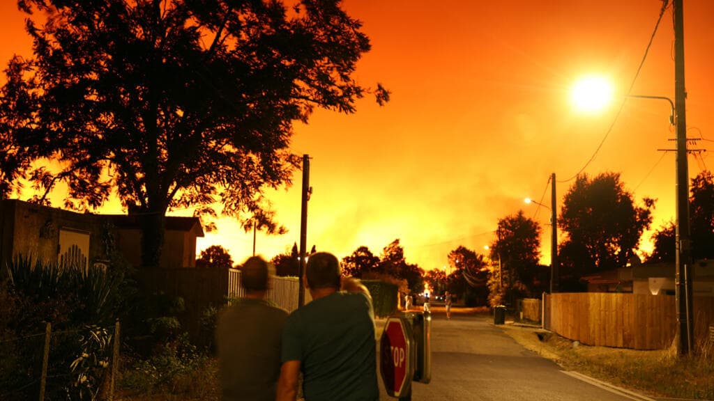 'A recipe for disaster': France's dry southwest struggles to contain wildfire