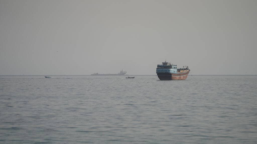 US says Iran Hormuz deal could come 'today or tomorrow' as oil prices plunge
