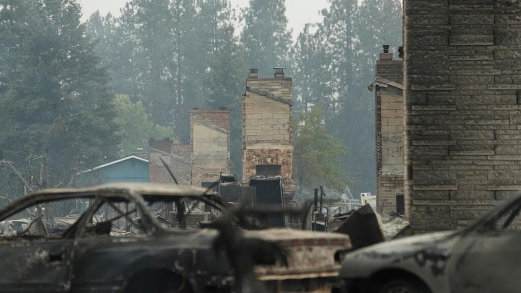 Fast moving wildfires raze neighborhoods in US northwest city of Spokane