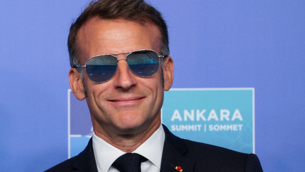 Why are Macron's aviator glasses in the spotlight again?