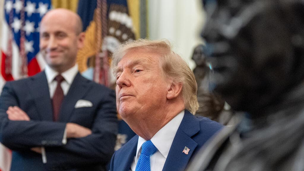 Trump signs order in new bid to curb birthright citizenship