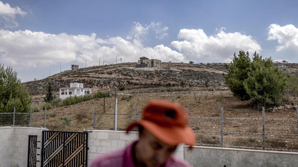 Former French, UK diplomats urge governments to act against Israeli settlement policies