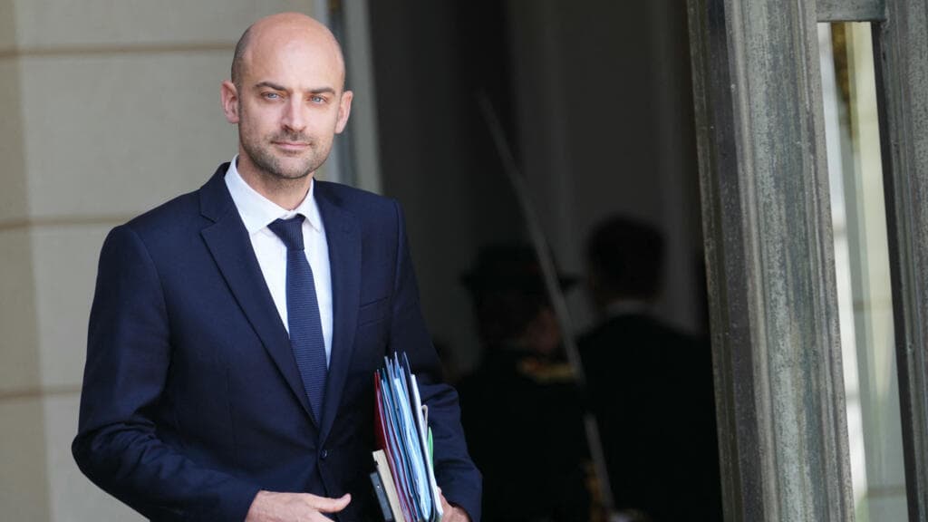 France to expel two Iranian diplomats as arrests row heightens