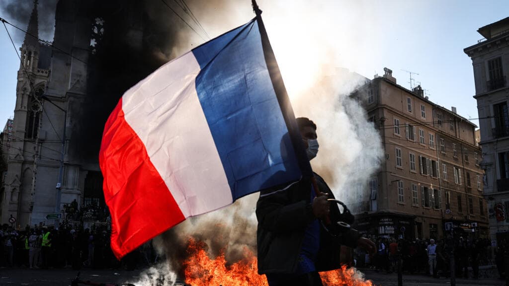 Hundreds put on immediate trial for ransacking city centres across France