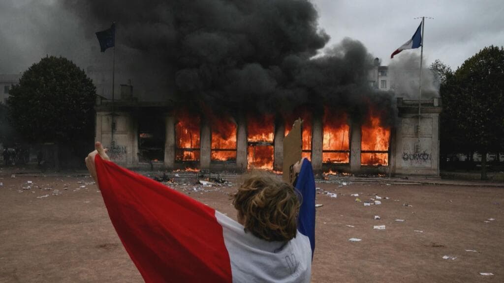 French Riots: A Gift for Le Pen?