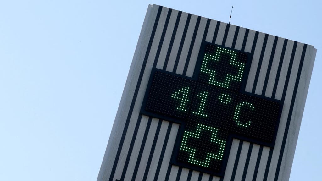 France tries to cope with second premature heatwave in less than a month