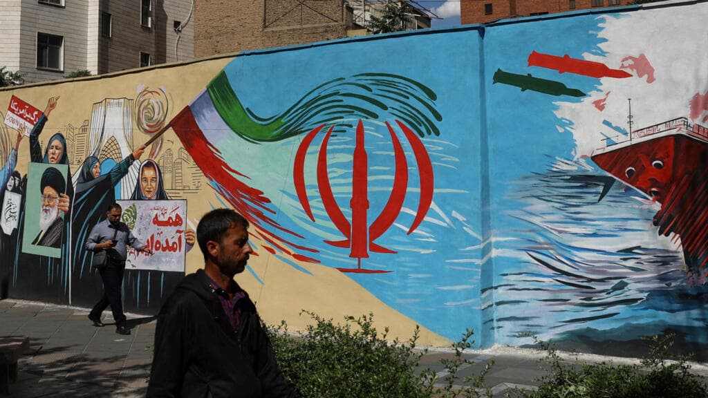 US sanctions 'unlikely to get Tehran to bow down' despite effect on population