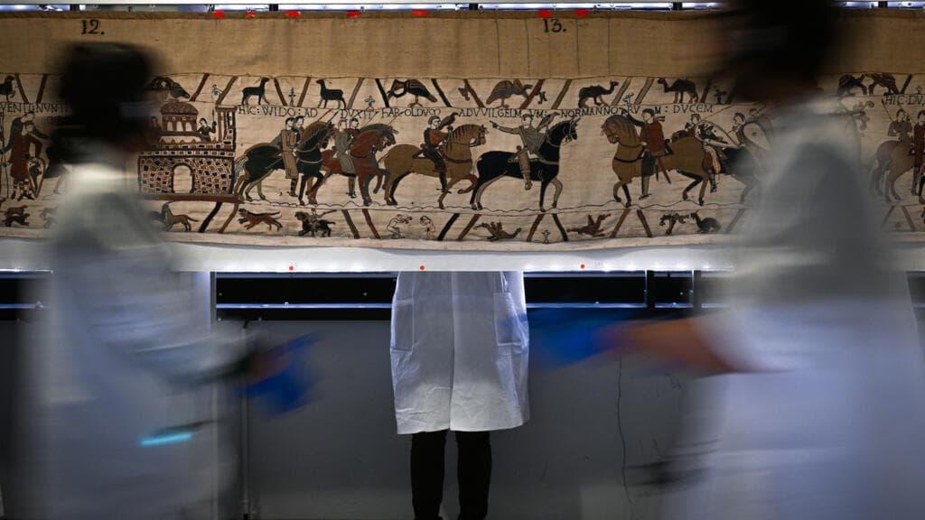 Bayeux Tapestry to make secret overnight journey to London for landmark exposition