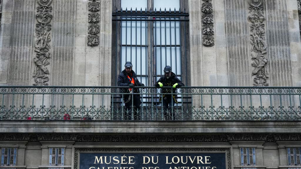 Louvre boss warns of closure risk without major renovations