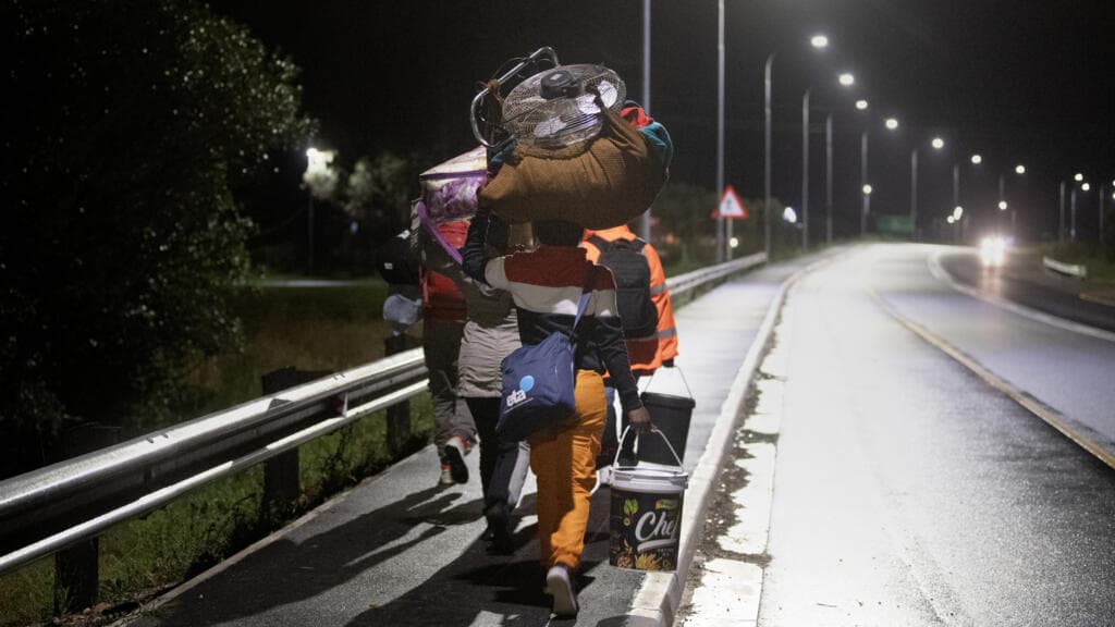 Hundreds flee as South Africa anti-migrant mobs go door-to-door