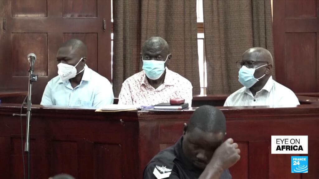 Ugandan opposition leader Kizza Besigye rushed to hospital after court collapse