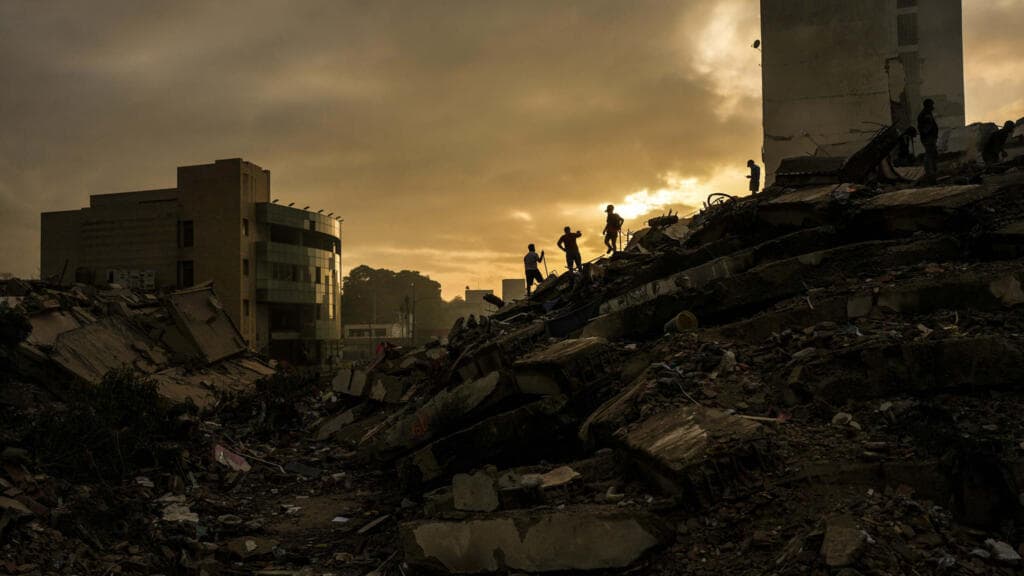 Venezuelans left frustrated by lack of goverment response as earthquake death toll rises