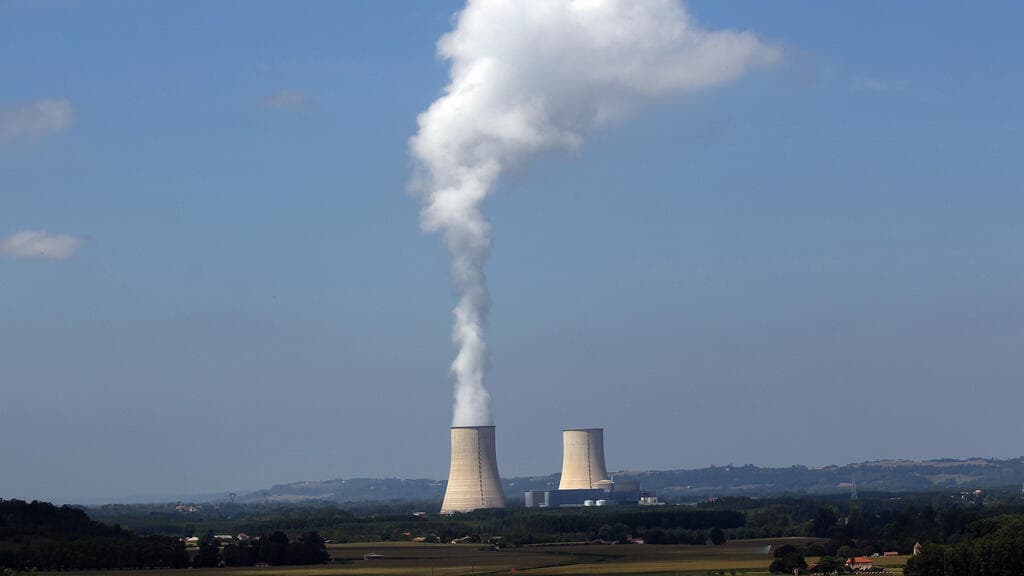 France temporarily shuts down three nuclear reactors over heatwave