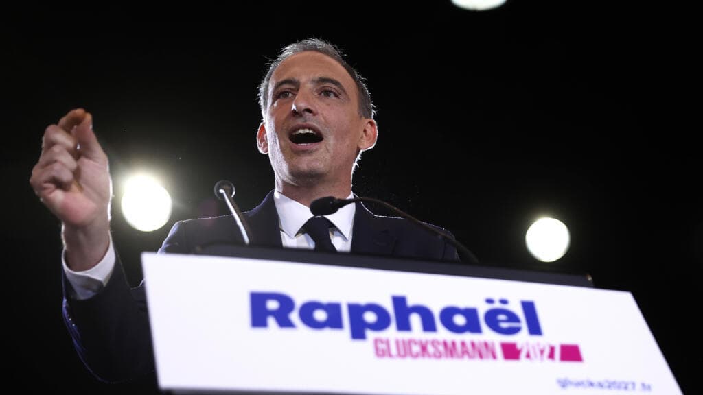 France: Founder of small centre-left party wins presidential primary