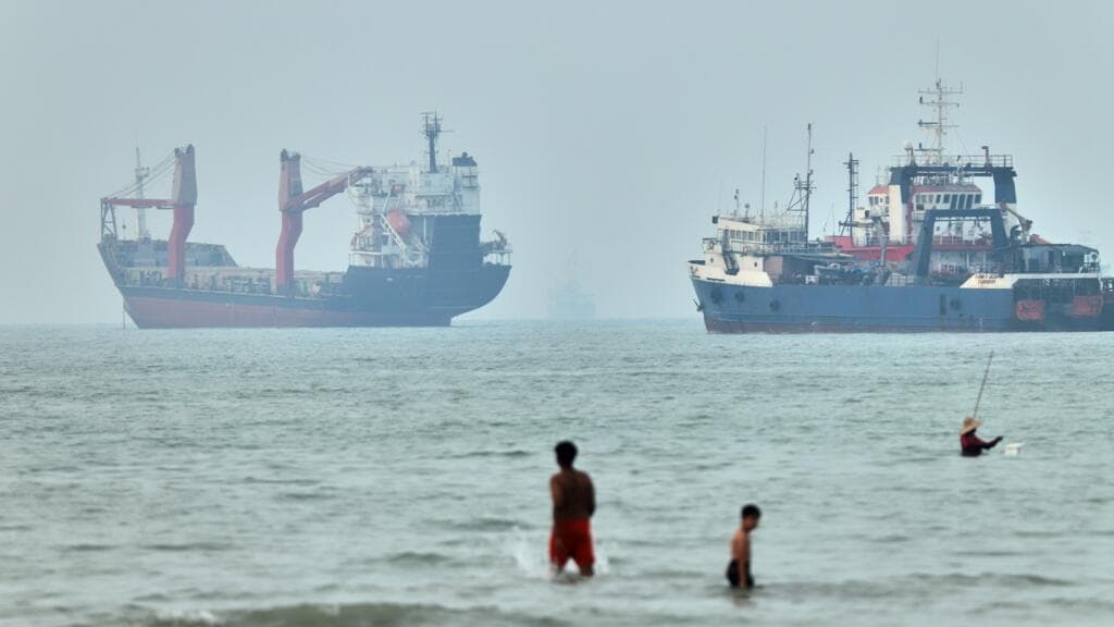 Middle East live: Iran allows several Iraqi oil tankers to pass through Hormuz strait
