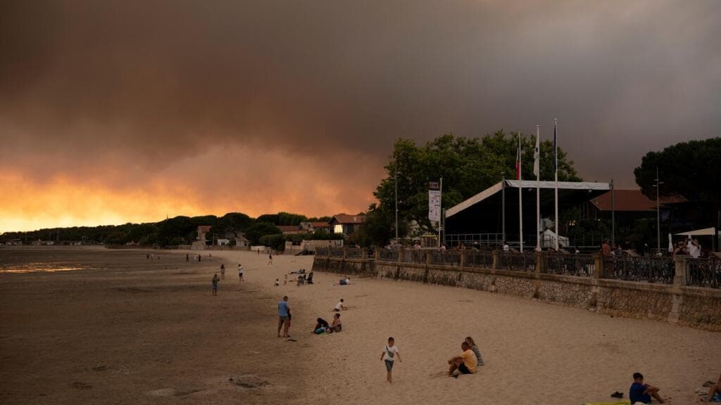Thousands forced to flee as deadly wildfires rage in parts of France, Italy and Spain