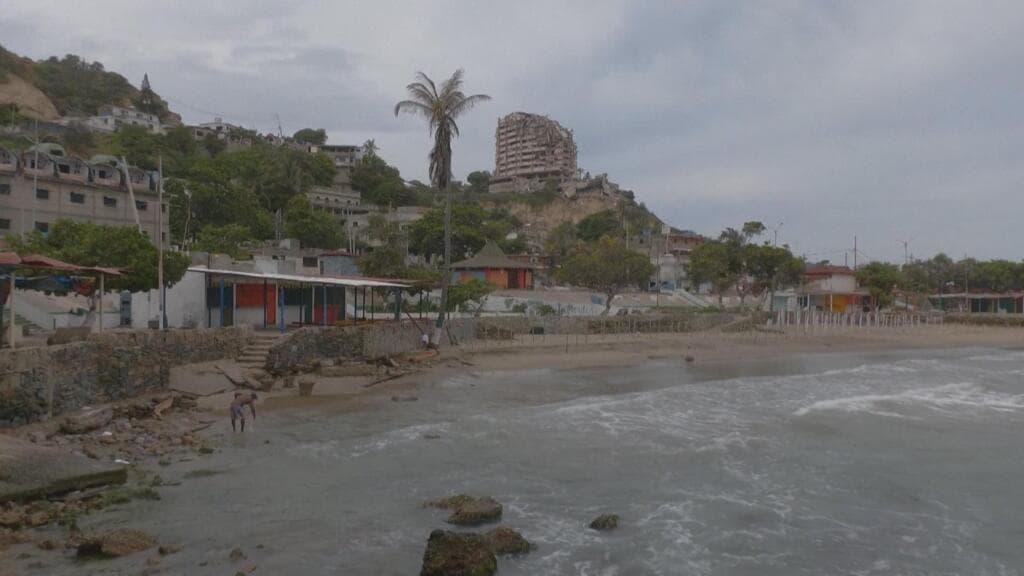 Earthquake damage threatens Venezuela's beach tourism centers