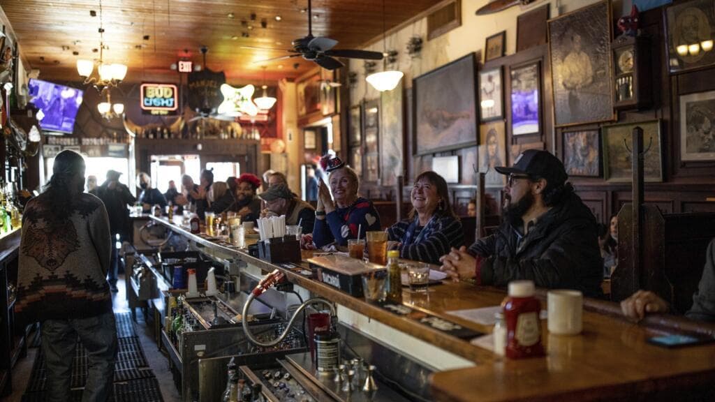 Atlanta’s iconic tavern marks Georgia’s past with an eye on future as midterms approach
