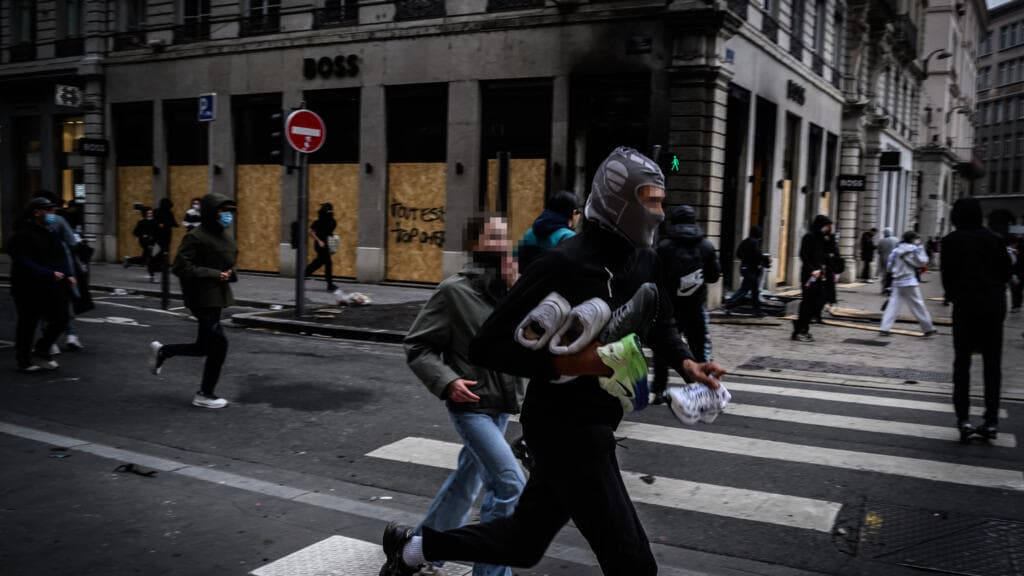 Looters seize on massive French protests to raid and vandalise shops