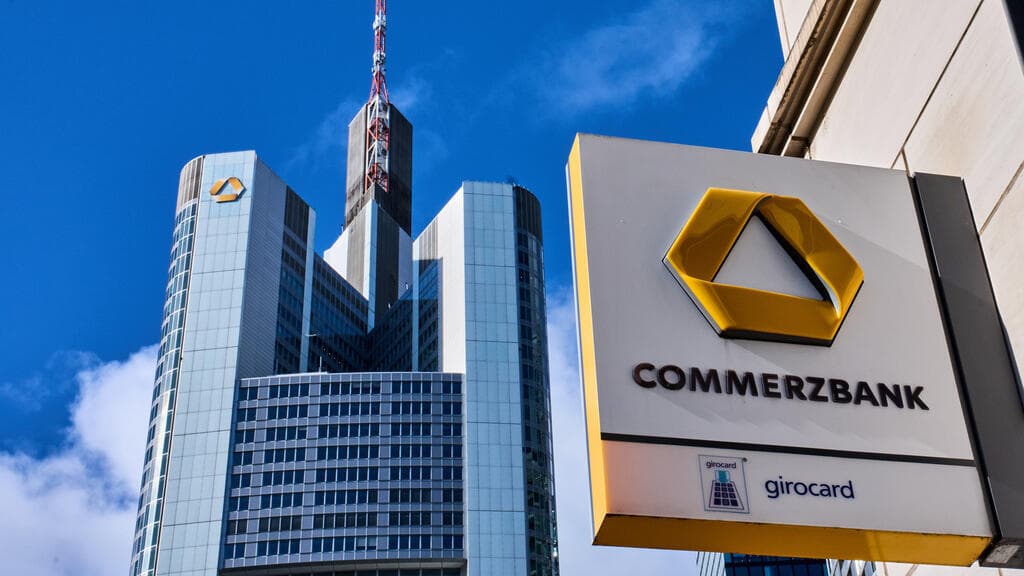 UniCredit closes in on Commerzbank takeover