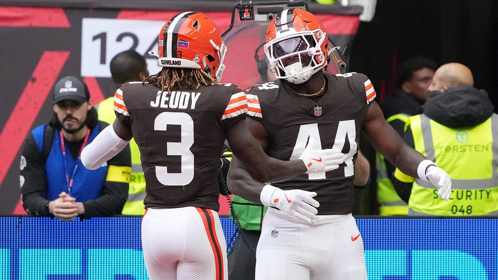 2026 Fantasy football draft prep: Proven NFL experts release rankings, tiers, top 150, rookies, risky picks