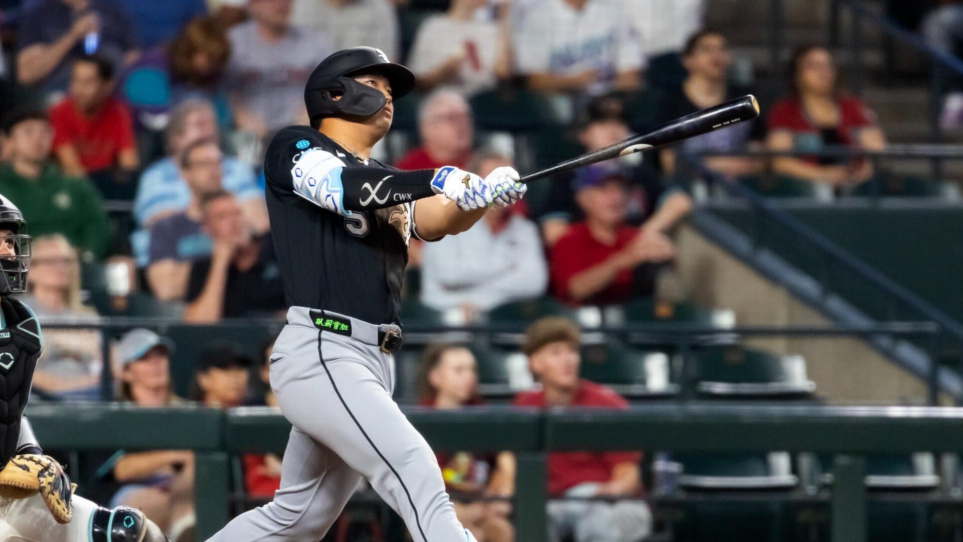 Today's top games to watch, best bets, odds: White Sox vs. Rangers, Dodgers vs. Phillies and more