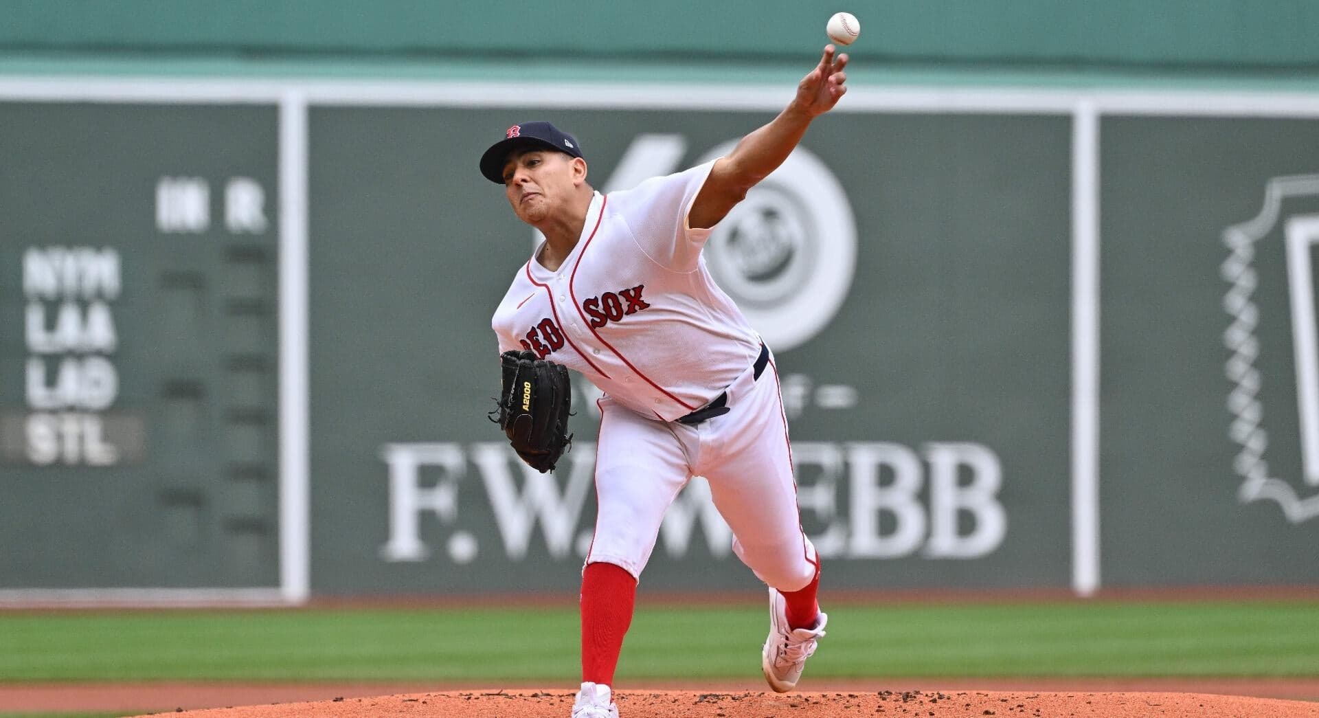 Today's top games to watch, best bets, odds: Red Sox go for 15th straight win, Dodgers vs. Phillies and more
