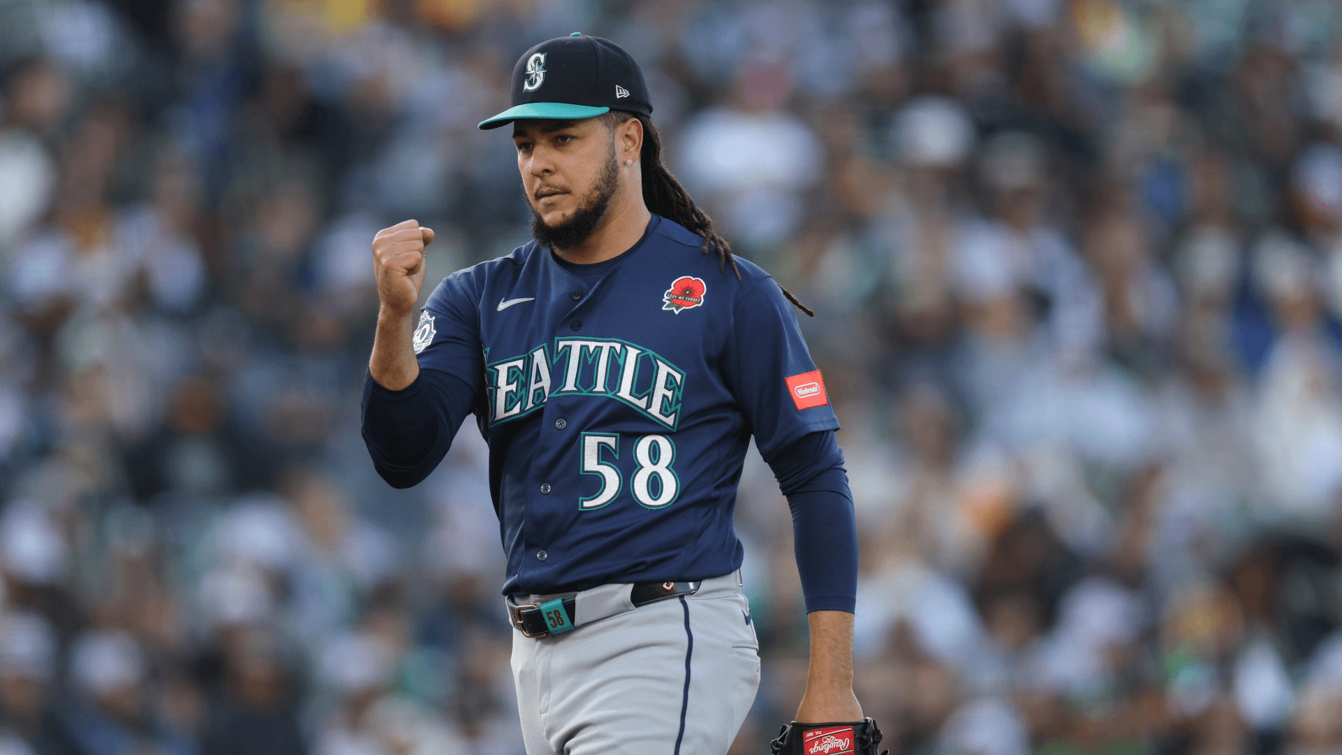 MLB trends: A good problem for the Mariners, a bad one for the Phillies and how Chase Burns defies tradition