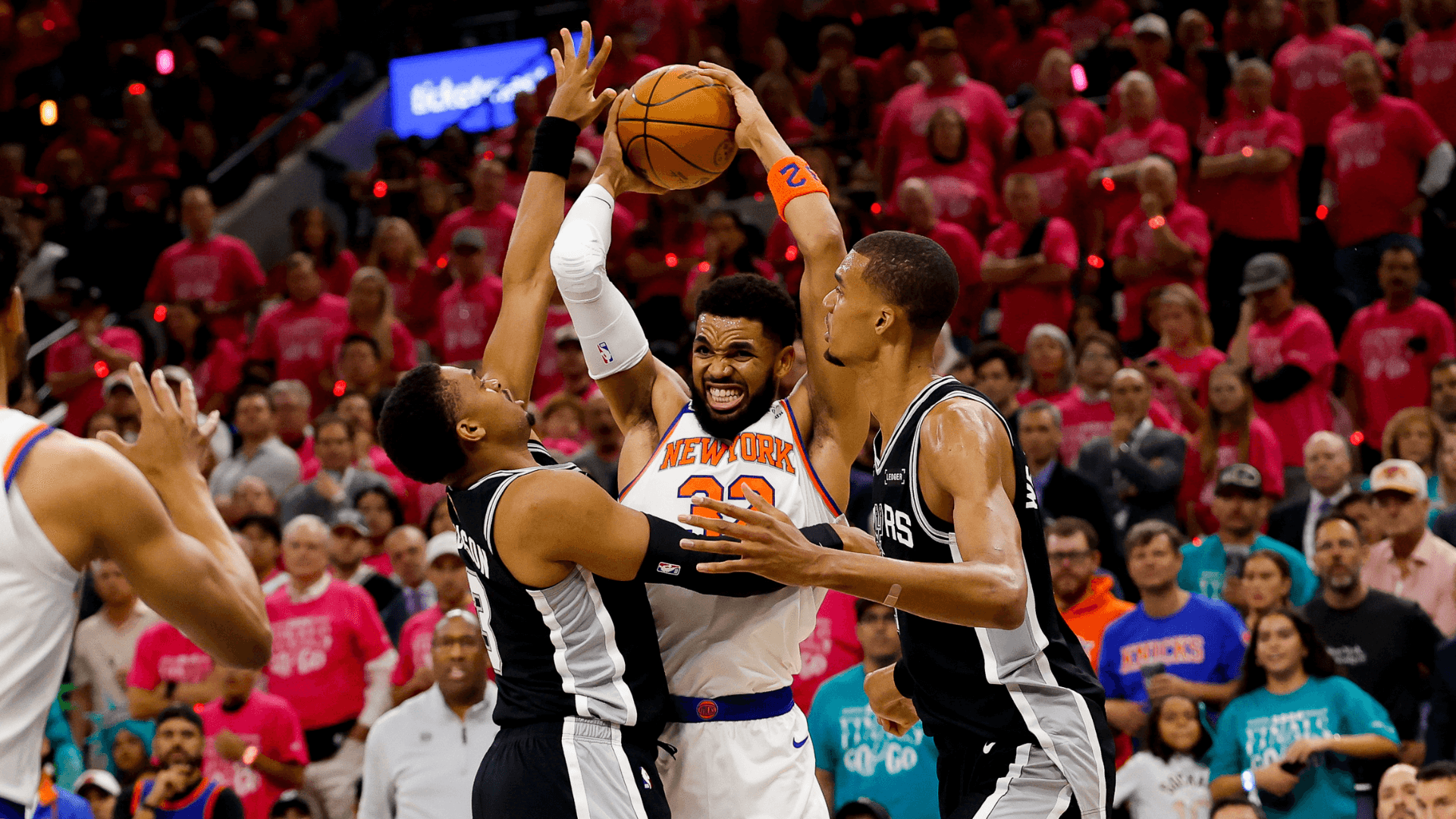 Today's top games to watch, best bets, odds: Spurs vs. Knicks, Yankees vs. Guardians and more