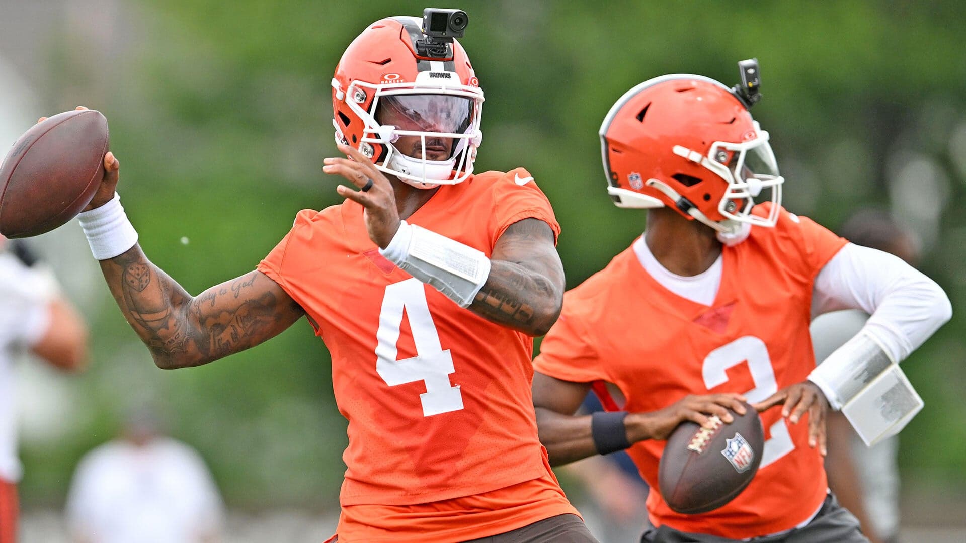 Browns' HC reveals plan for naming starter as QB battle continues between Deshaun Watson, Shedeur Sanders