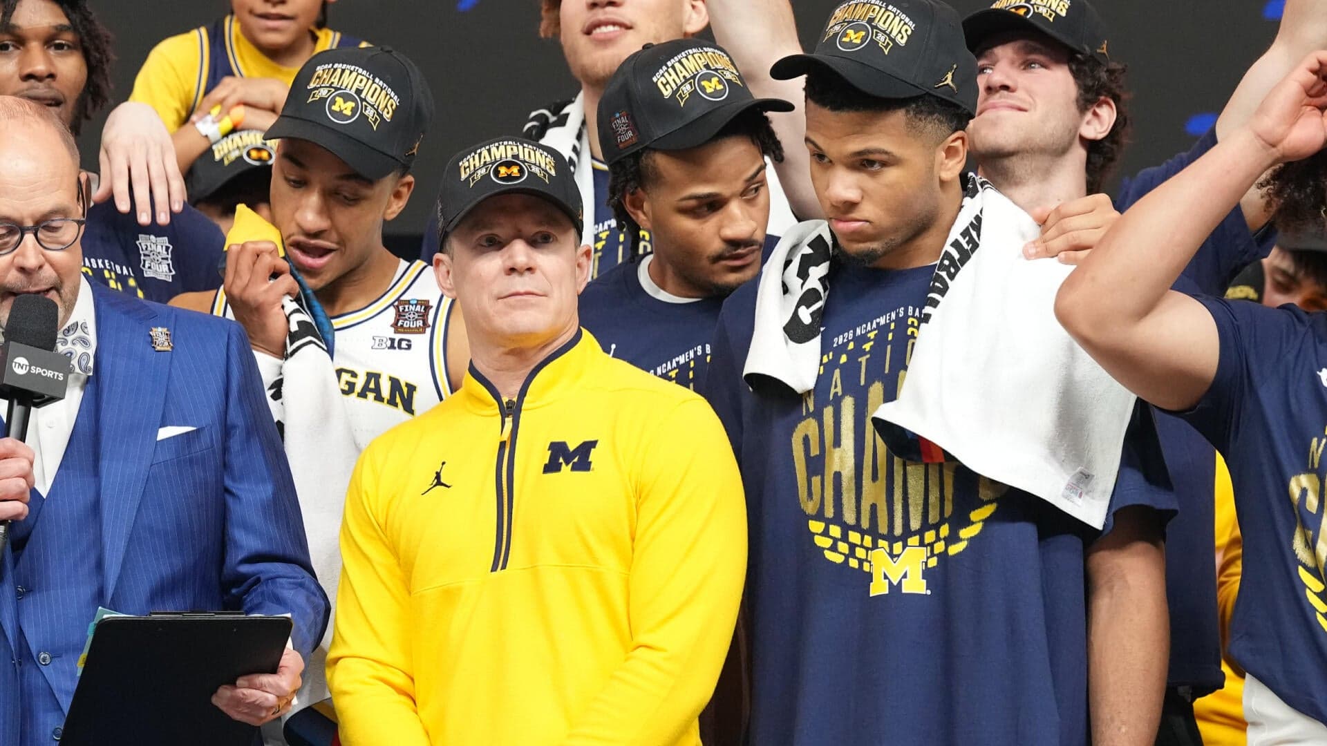 Mavericks hiring Dusty May away from Michigan in basketball stunner